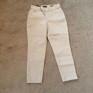 𝅺NWT Nine West pull on jeans; size 8